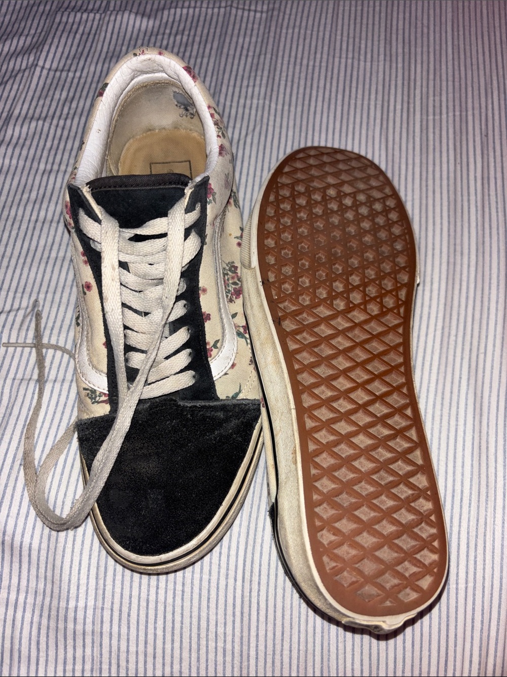 9.5 Women’s Black and Floral Low-Top Skate Sneakers